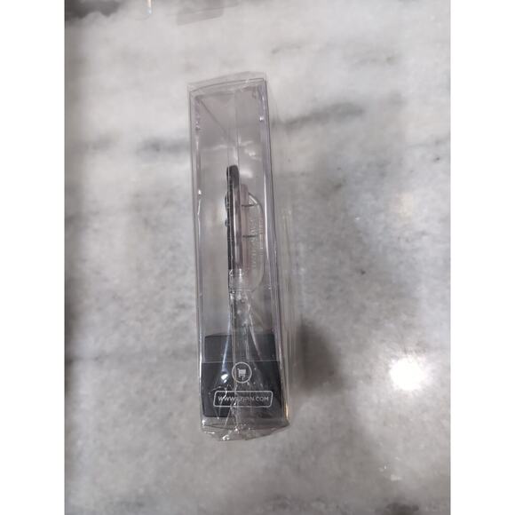 FiGPiN #209, Persona‎ 5 Ann Takamaki- Collectible Pin, Hard Display Case, Sealed - Picture 2 of 5